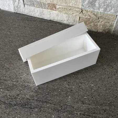 Boite rectangulaire en plastique avec couvercle