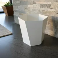 Petite poubelle plastique salle de bain ou wc