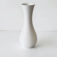 Vase gris en impression 3d texturé et marbré